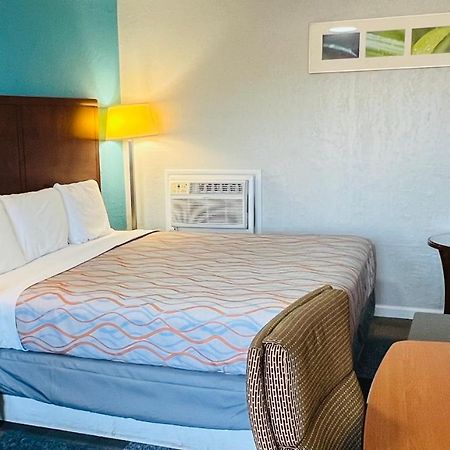 Relax Inn Lawton Bagian luar foto