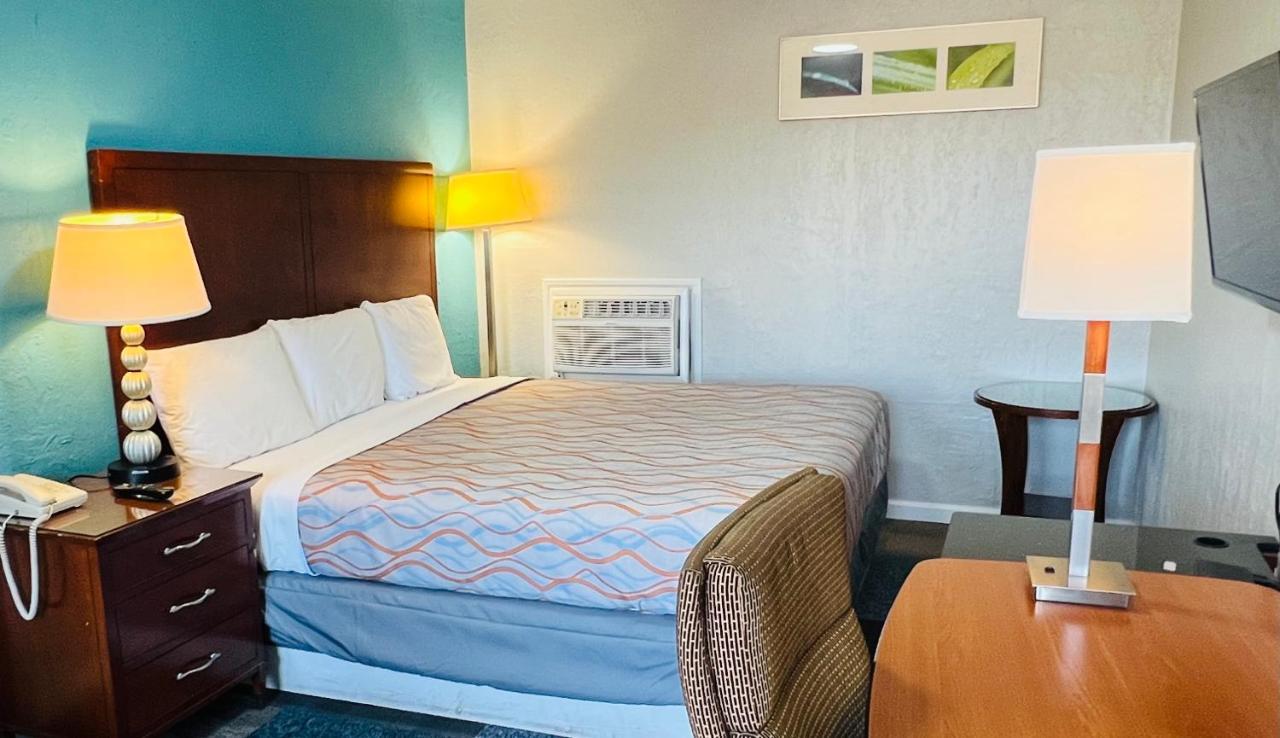 Relax Inn Lawton Bagian luar foto