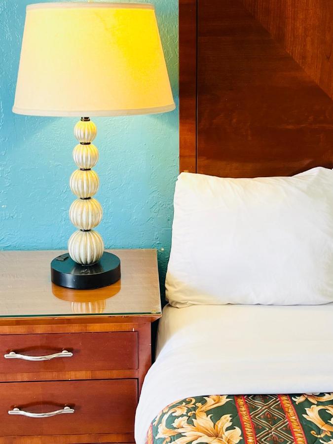 Relax Inn Lawton Bagian luar foto